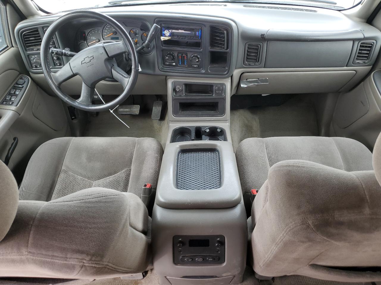 2005 Chevrolet Suburban - Image 8