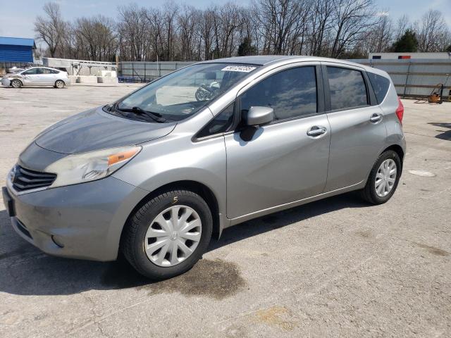 Hatchbacks NISSAN VERSA 2015 Srebrny