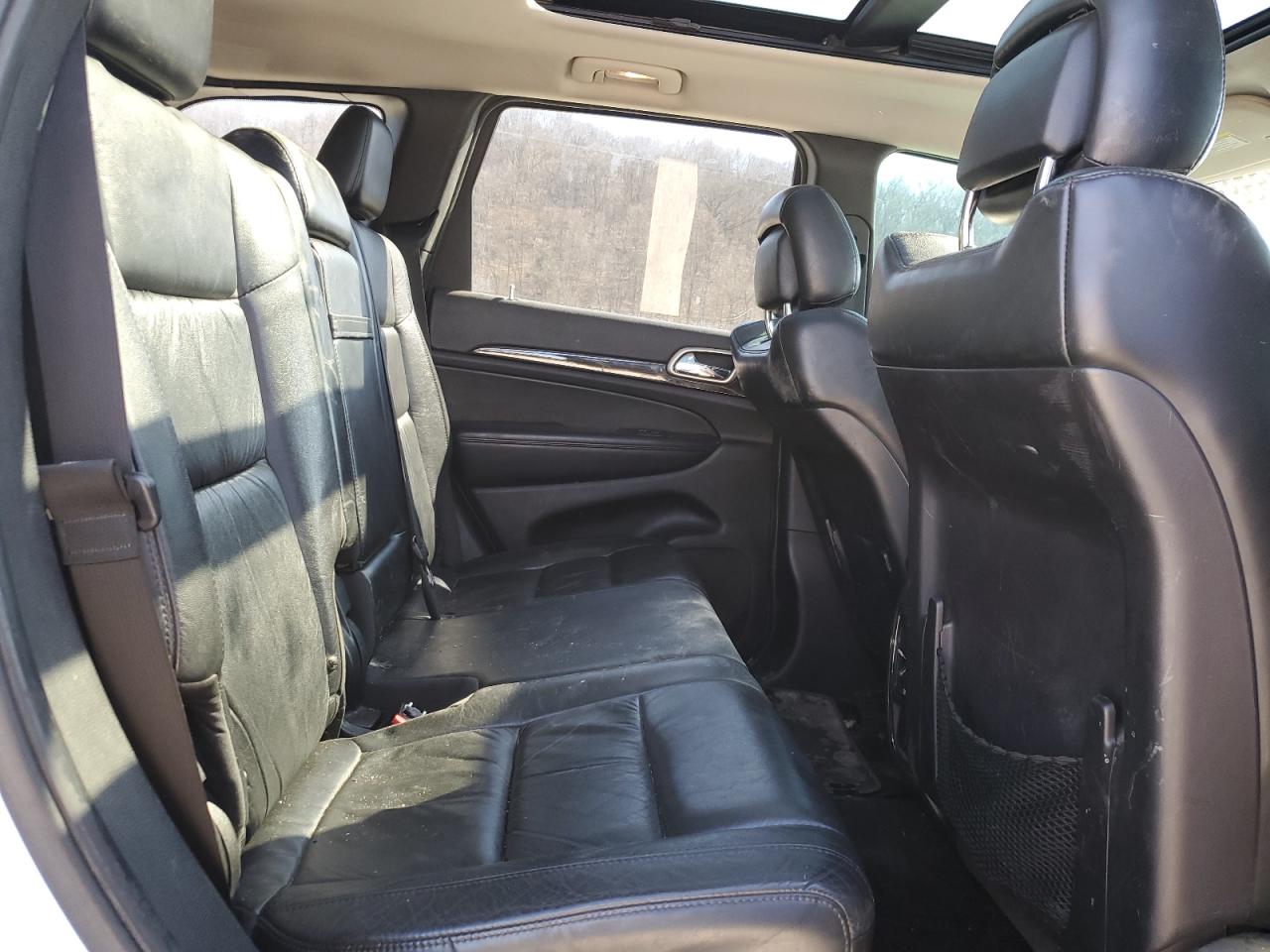 2012 Jeep Grand Cherokee - Image 11
