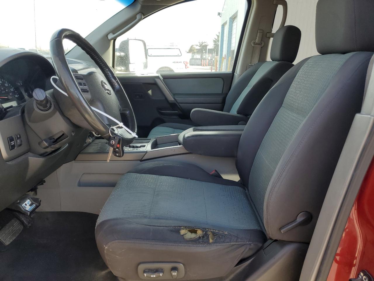 2004 Nissan Titan - Image 7