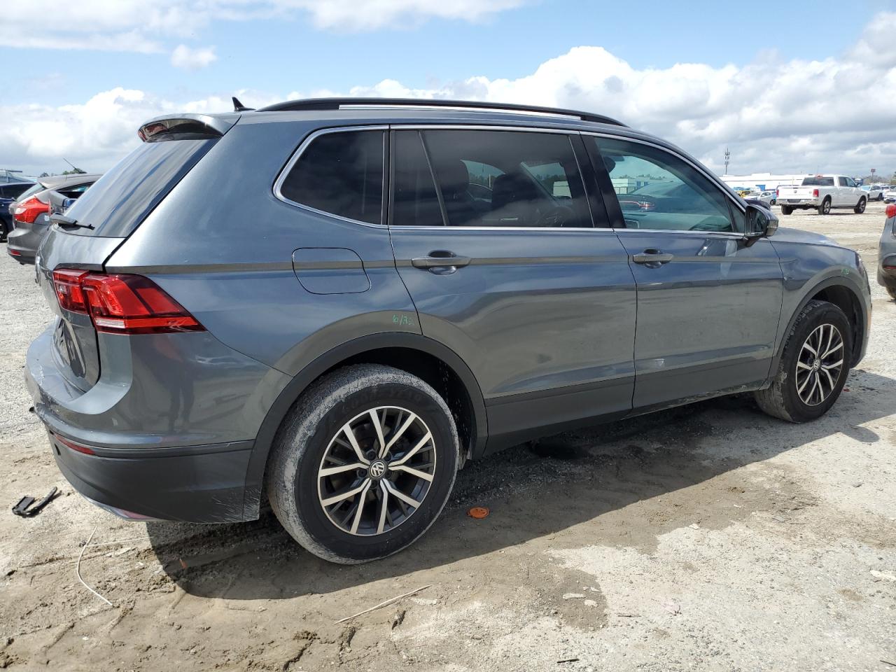 2019 Volkswagen Tiguan - Image 3