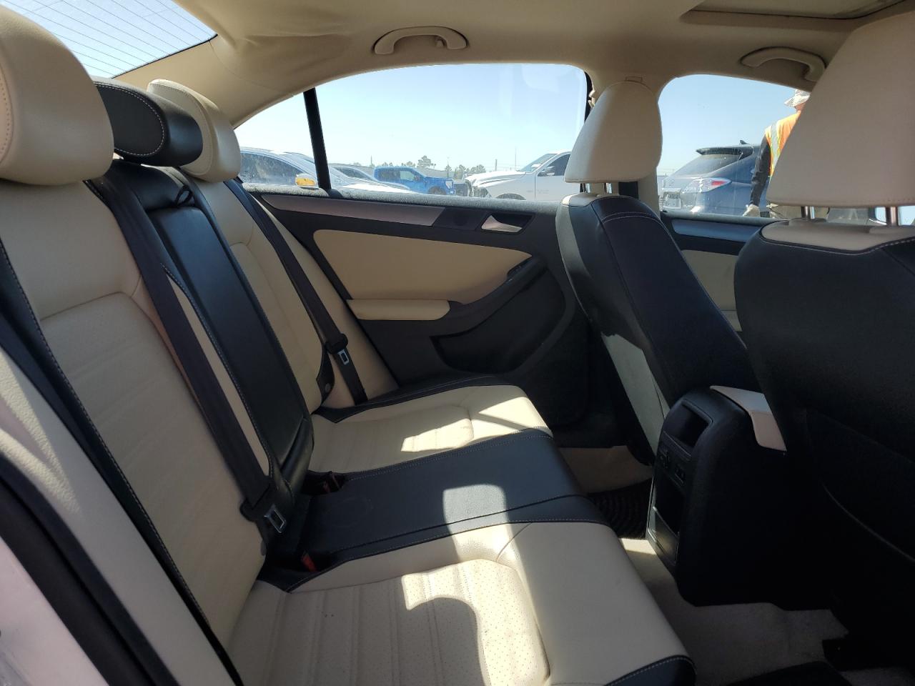 2014 Volkswagen Jetta - Image 10