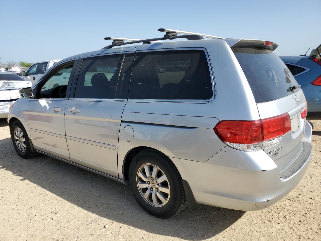 2010 Honda Odyssey - Image 2