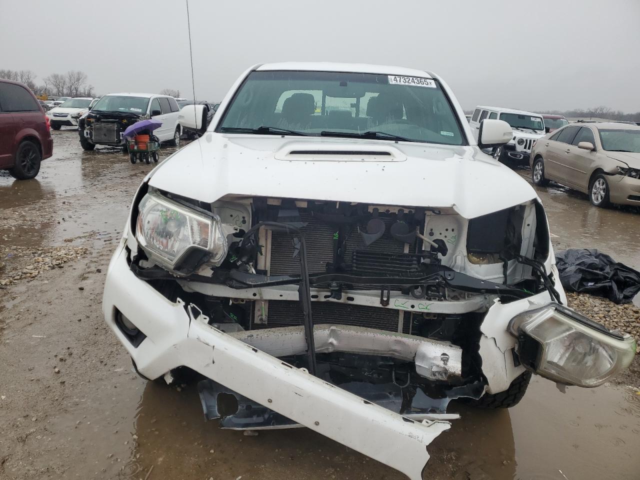 2015 Toyota Tacoma - Image 5