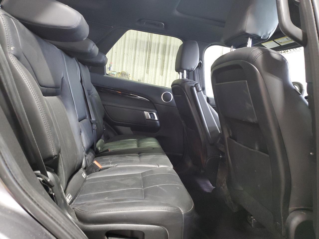 2020 Land Rover Discovery - Image 11