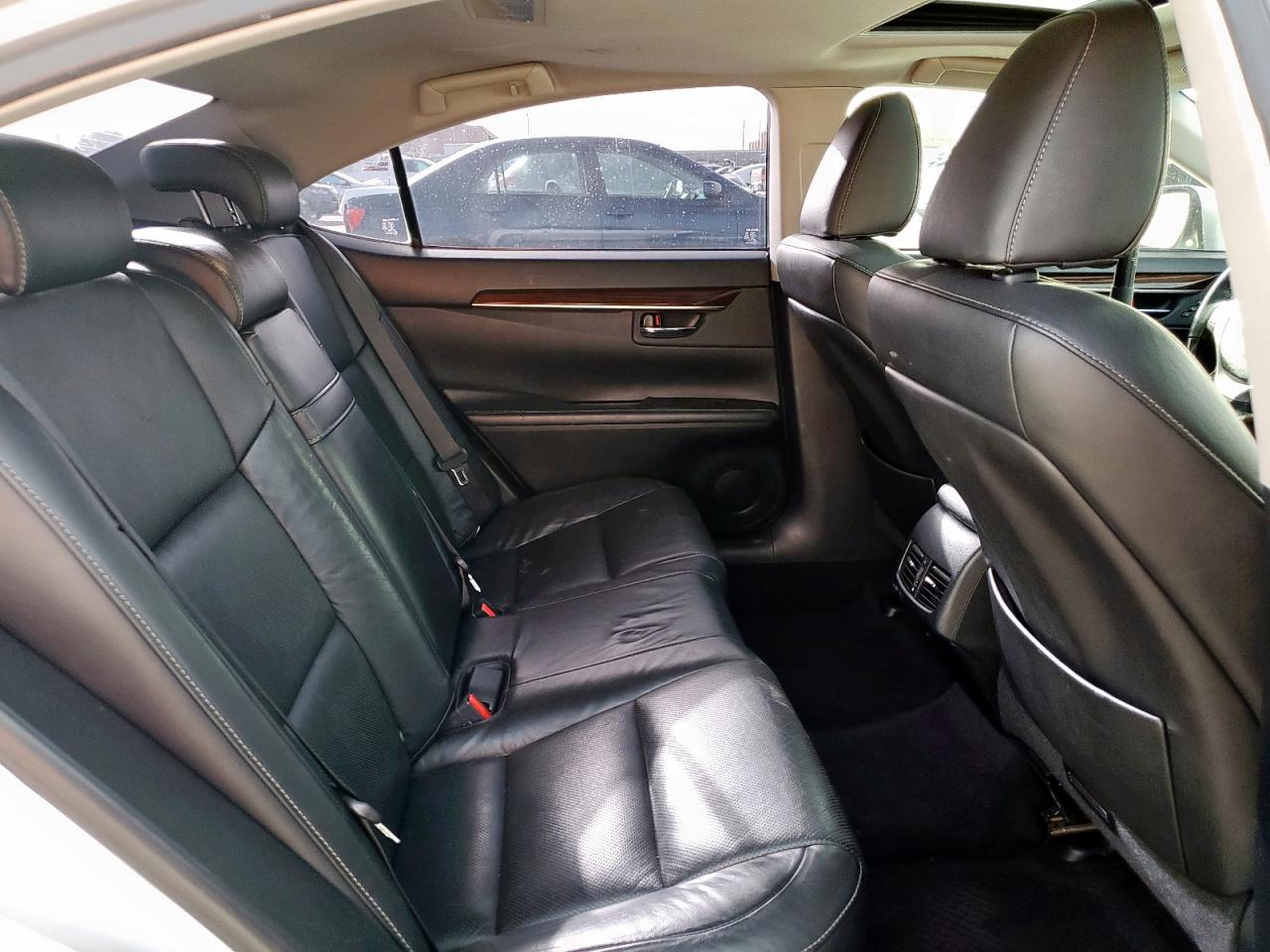 2013 Lexus ES - Image 10