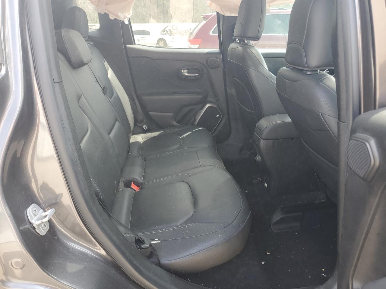 2018 Jeep Renegade - Image 11