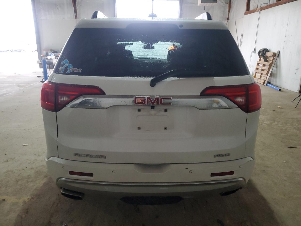 2018 GMC Acadia - Image 6