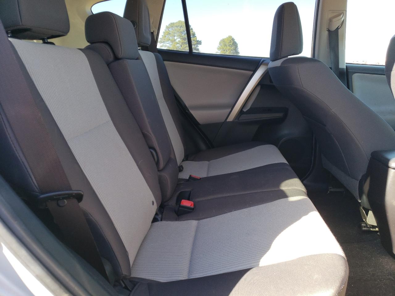 2015 Toyota RAV 4 - Image 11