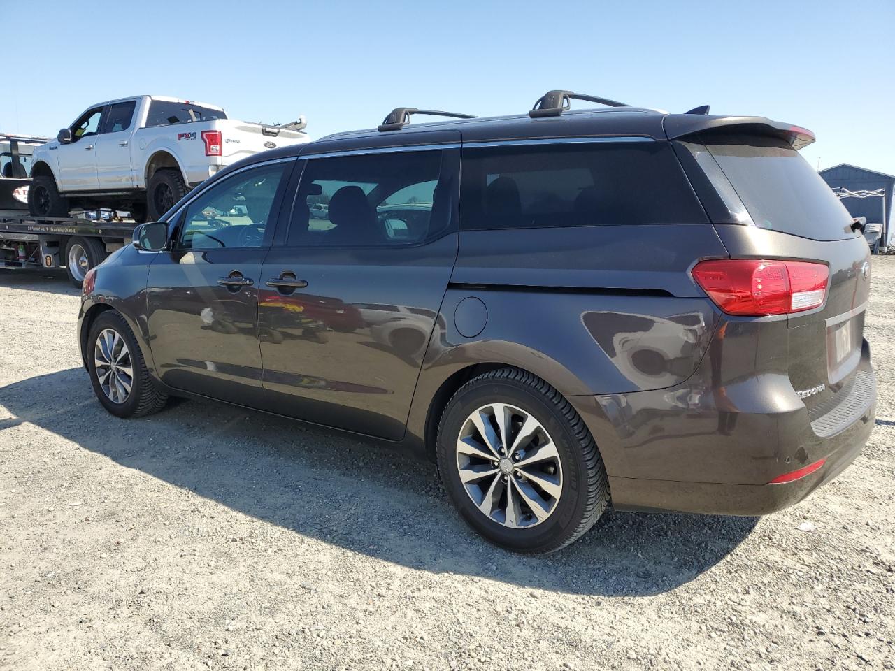 2016 Kia Sedona - Image 2