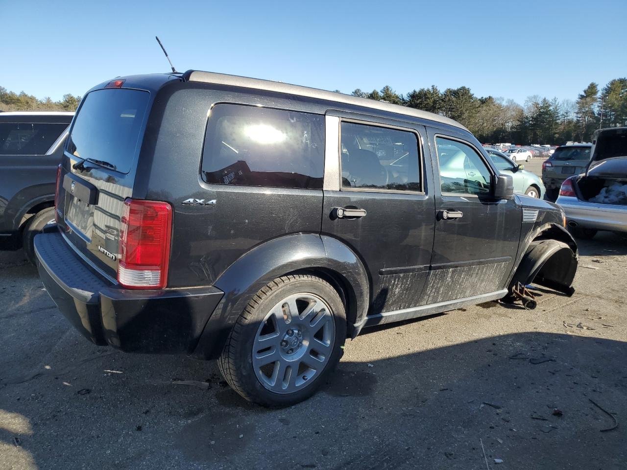 2010 Dodge Nitro - Image 3