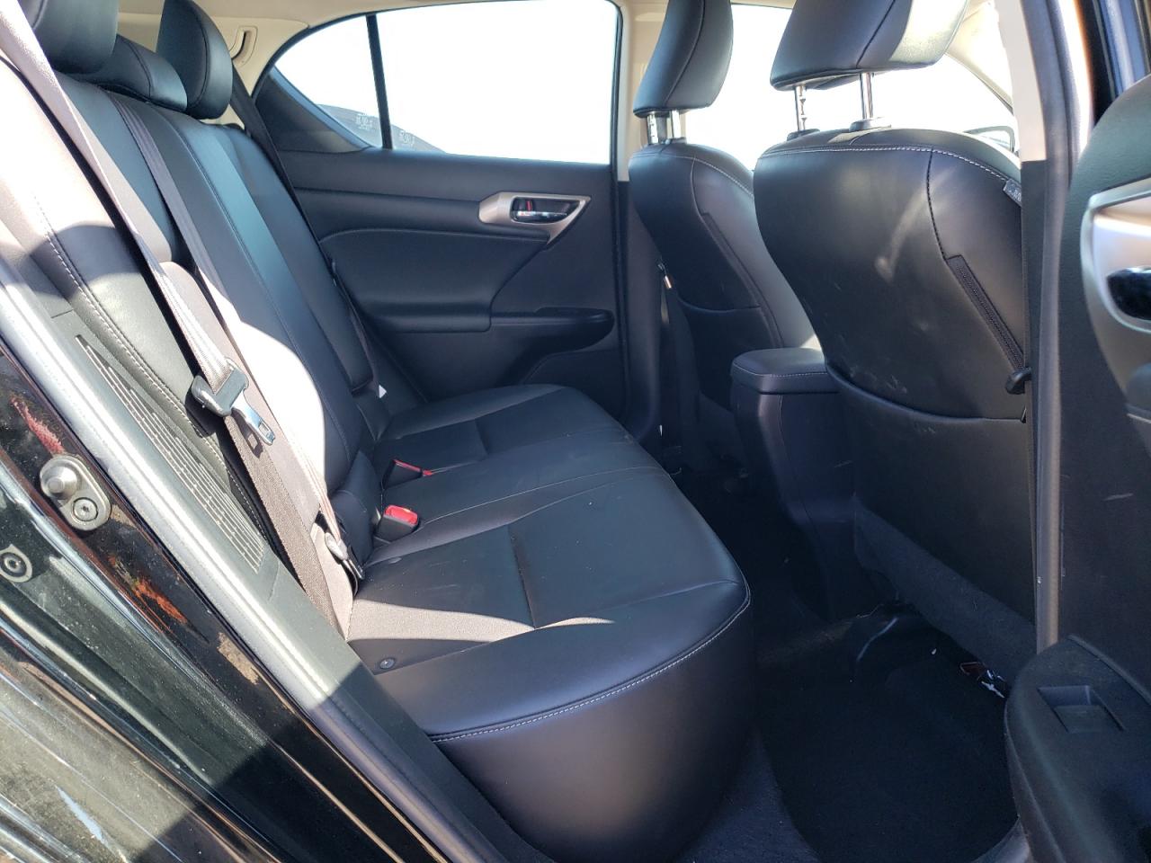 2016 Lexus CT - Image 10