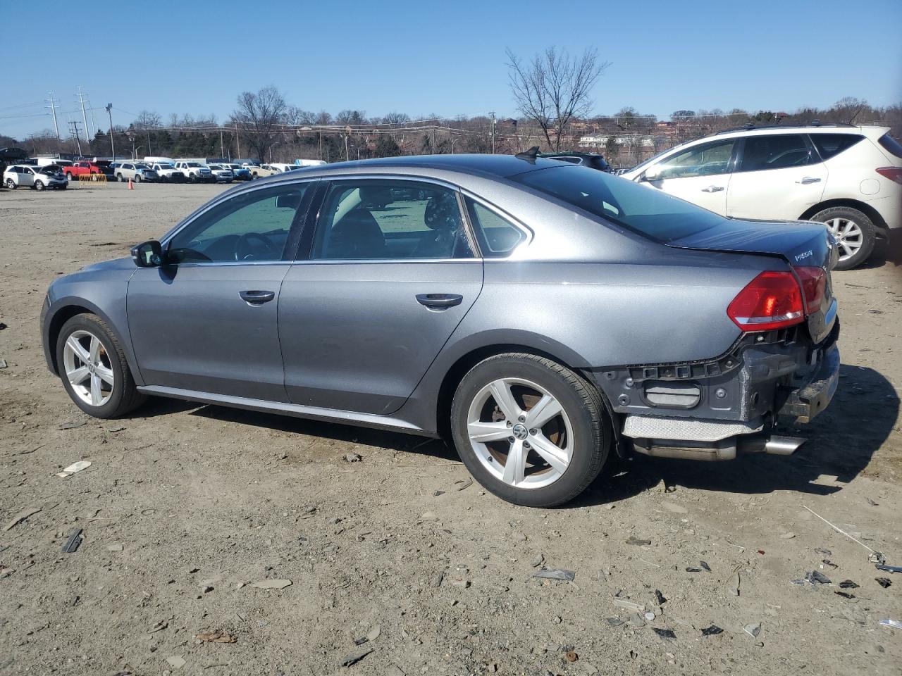 2014 Volkswagen Passat - Image 2