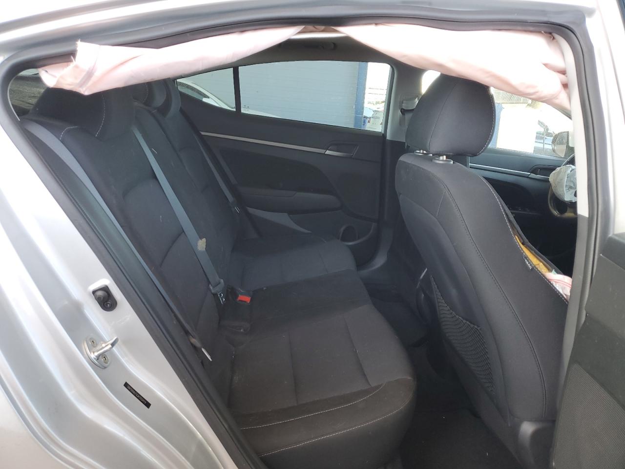 2018 Hyundai Elantra - Image 11