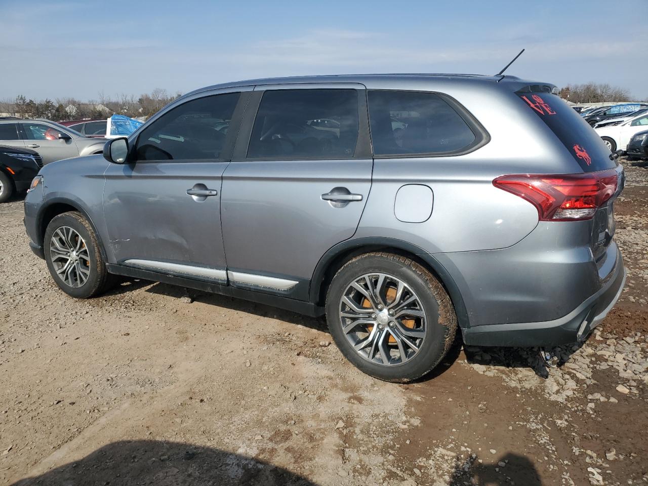 2016 Mitsubishi Outlander - Image 2