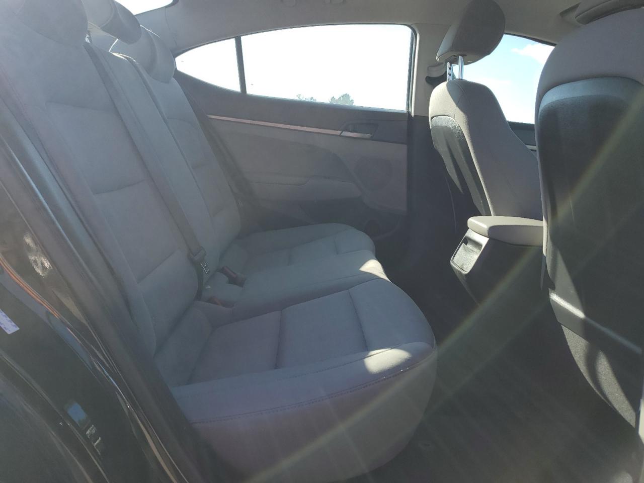 2017 Hyundai Elantra - Image 11