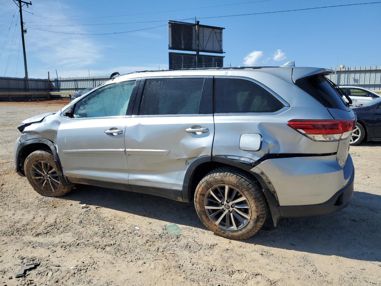 2019 Toyota Highlander - Image 2
