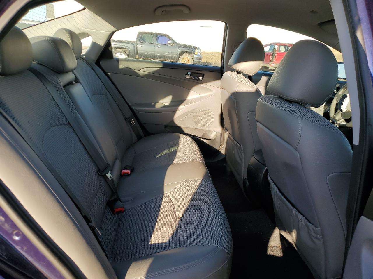 2013 Hyundai Sonata - Image 11