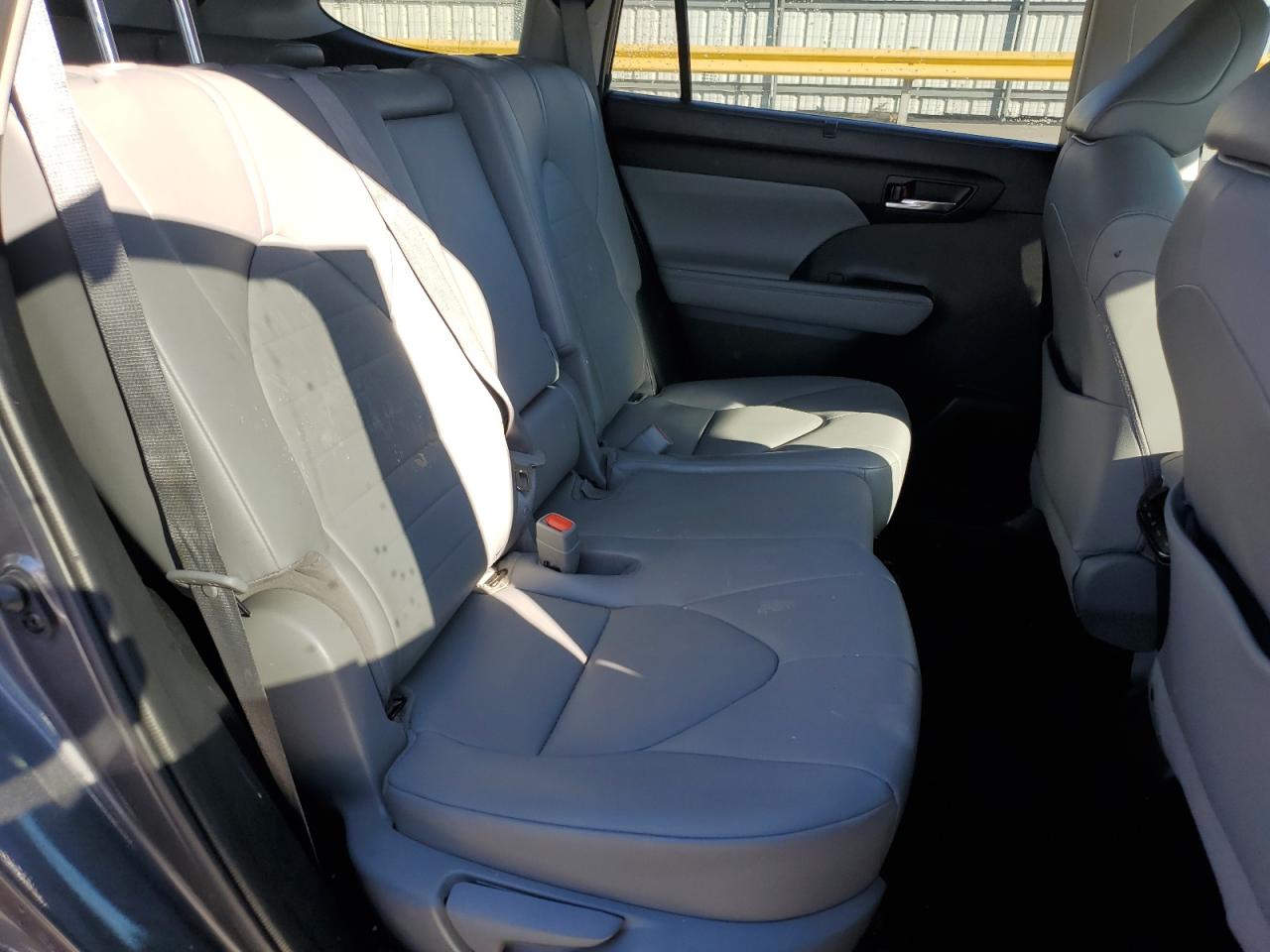 2021 Toyota Highlander - Image 11