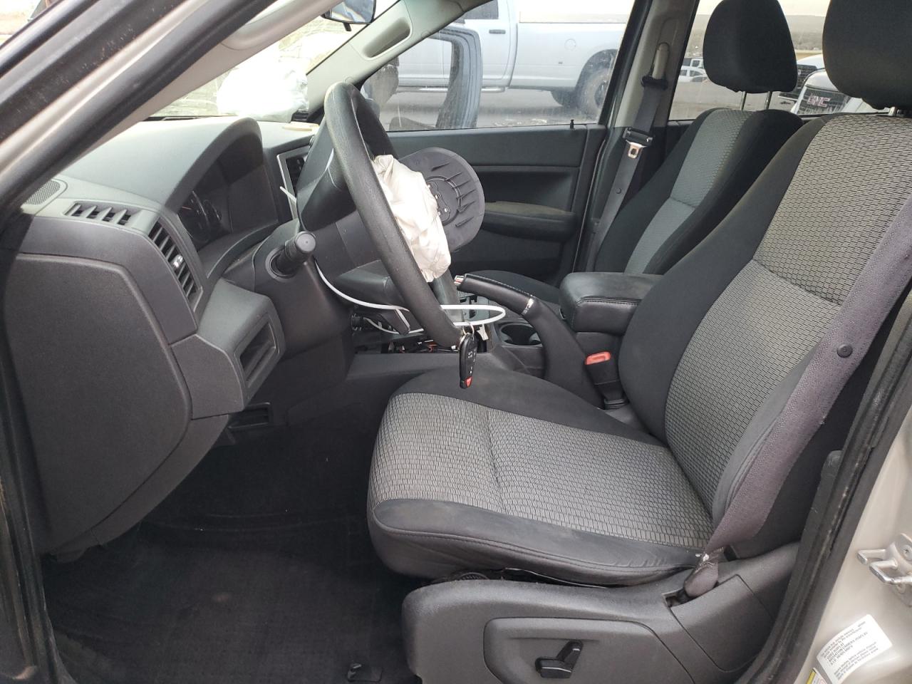 2010 Jeep Grand Cherokee - Image 7