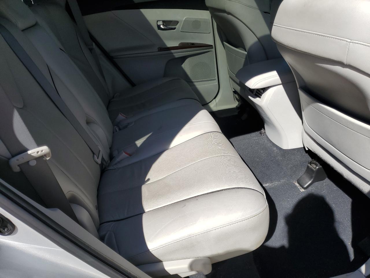 2010 Toyota Venza - Image 11