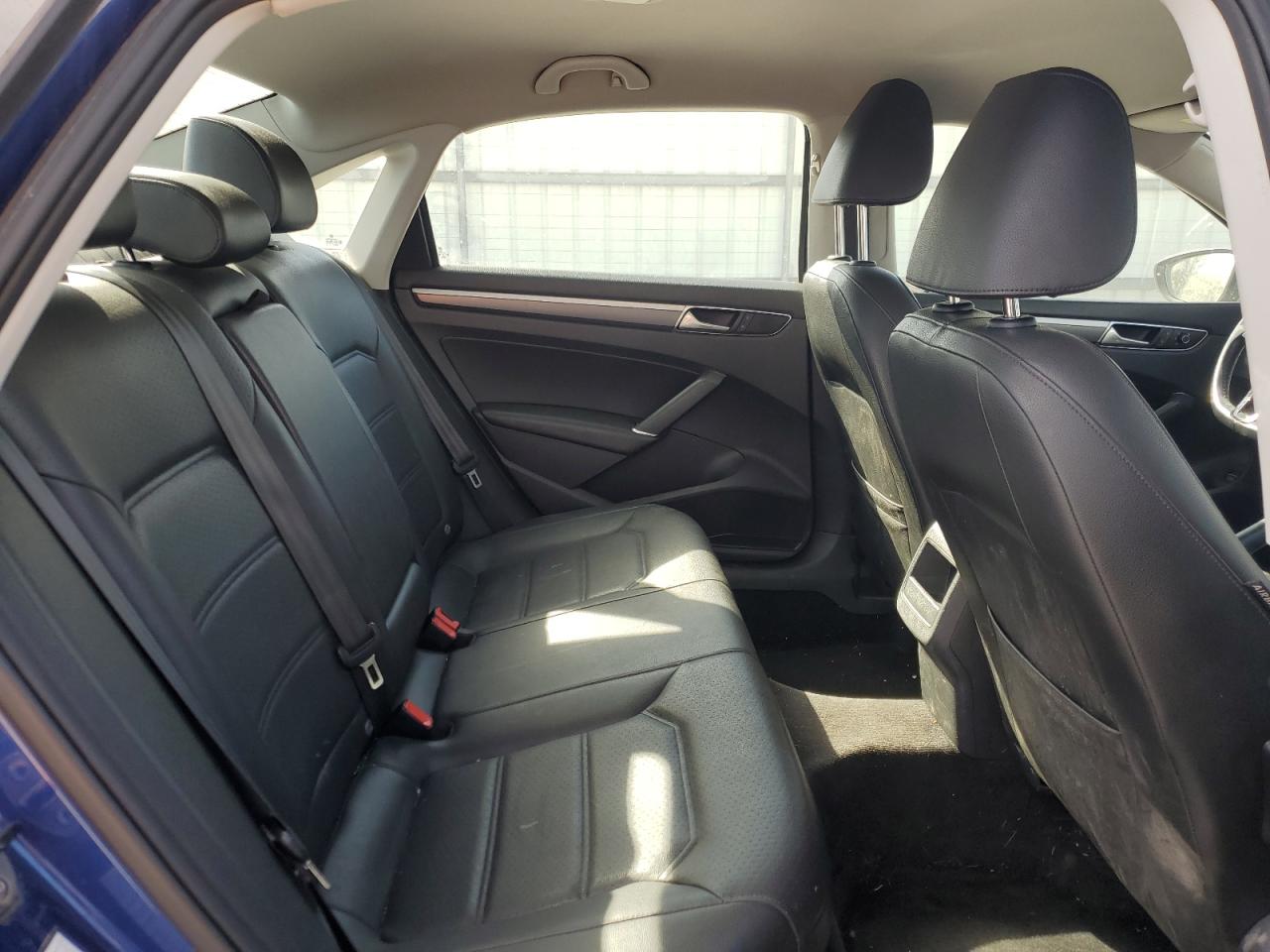 2016 Volkswagen Passat - Image 10