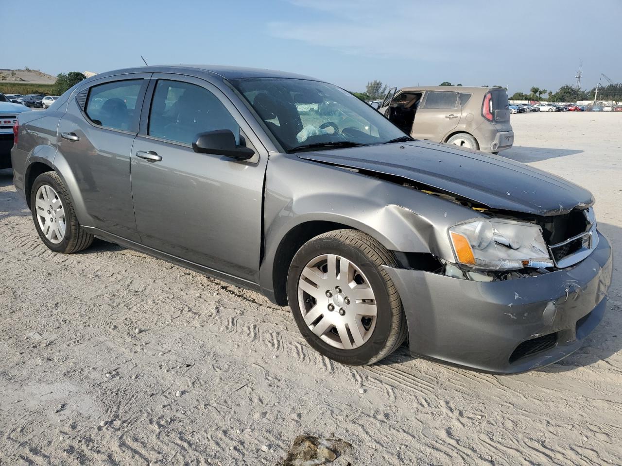 2013 Dodge Avenger - Image 4