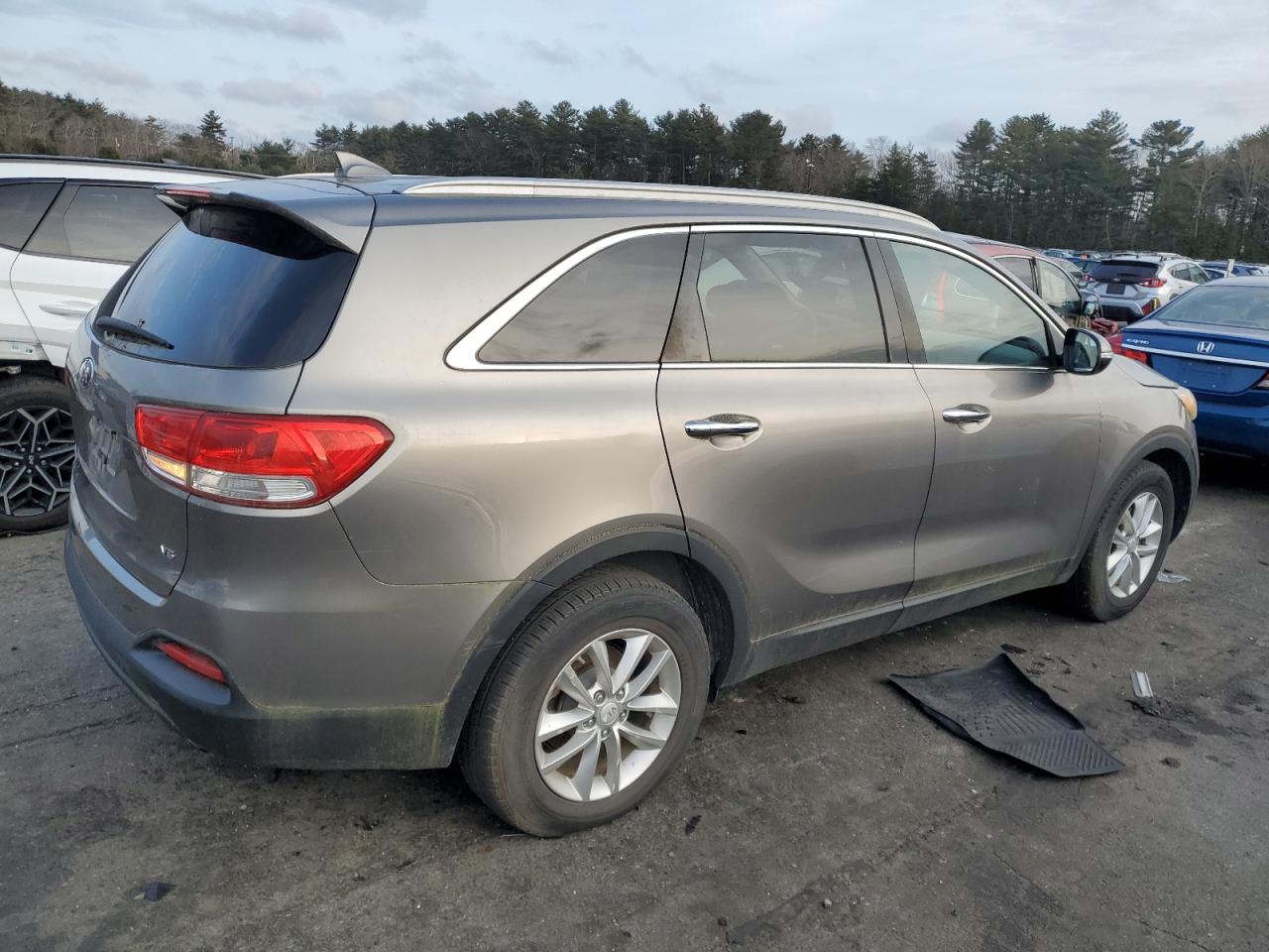 2016 Kia Sorento - Image 3