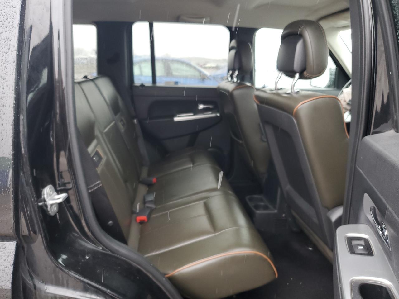 2011 Jeep Liberty (North America) - Image 10