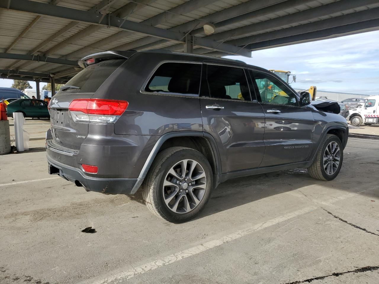 2018 Jeep Grand Cherokee - Image 3