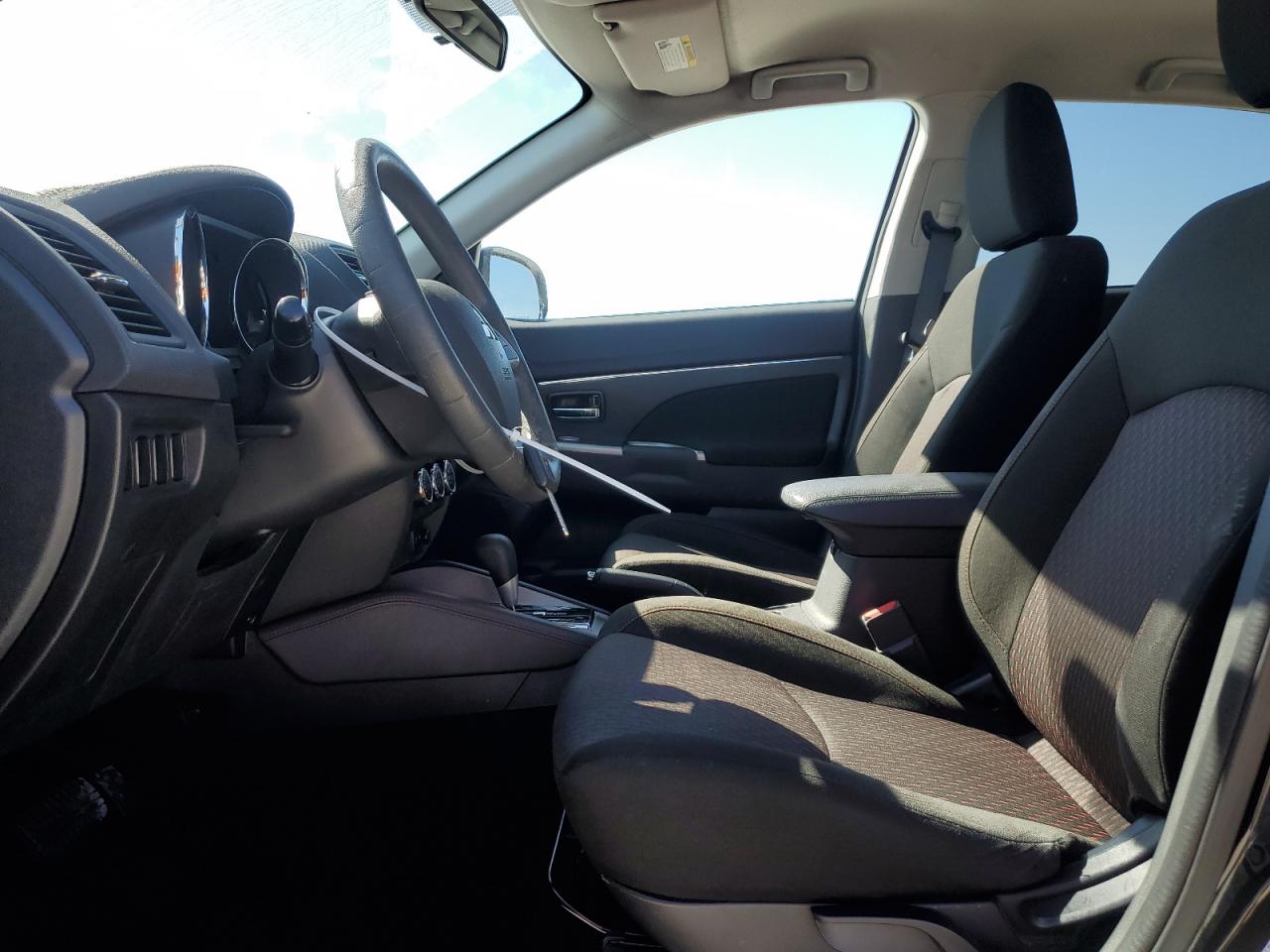 2018 Mitsubishi Outlander - Image 7