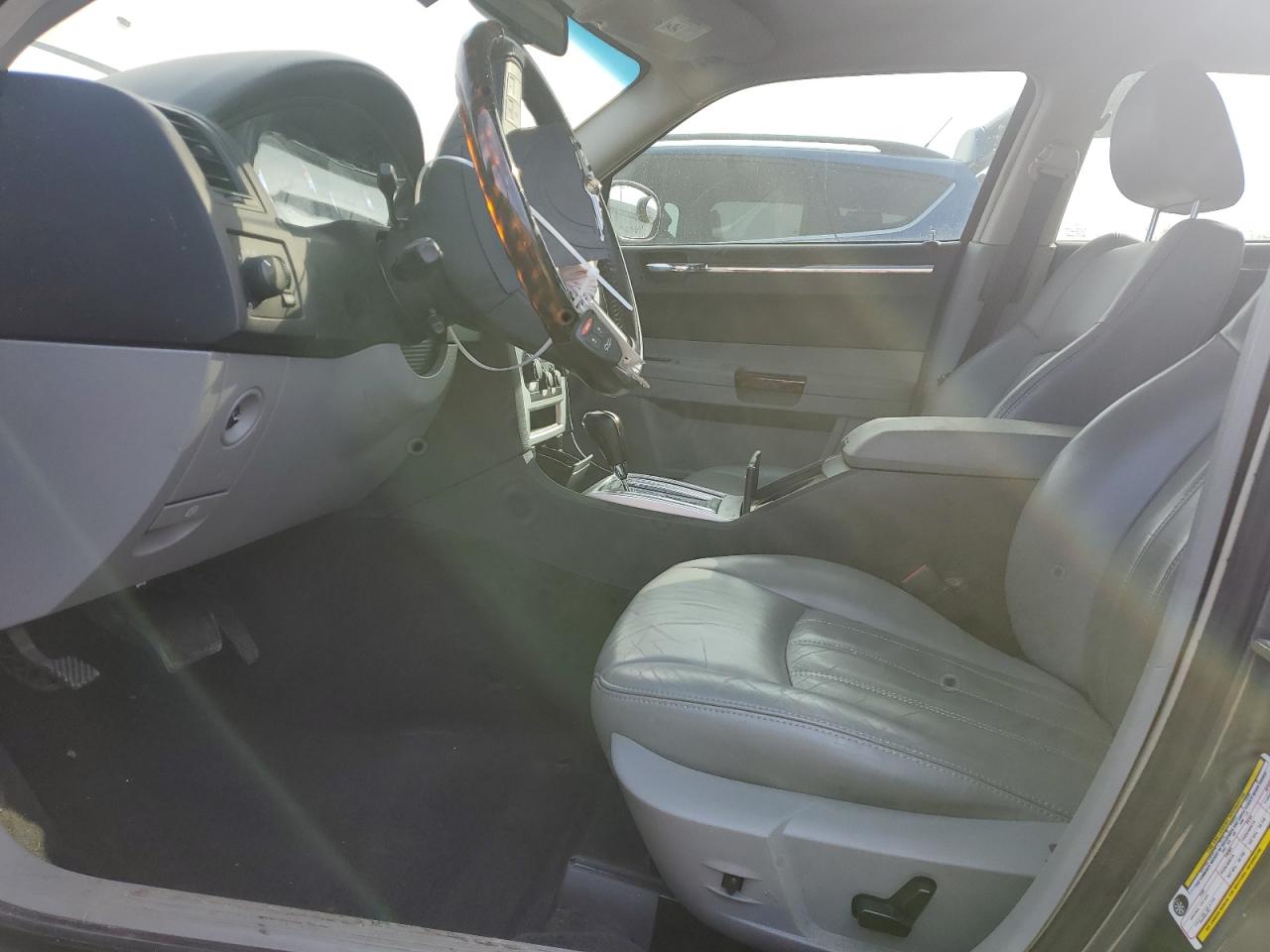 2006 Chrysler 300 - Image 7