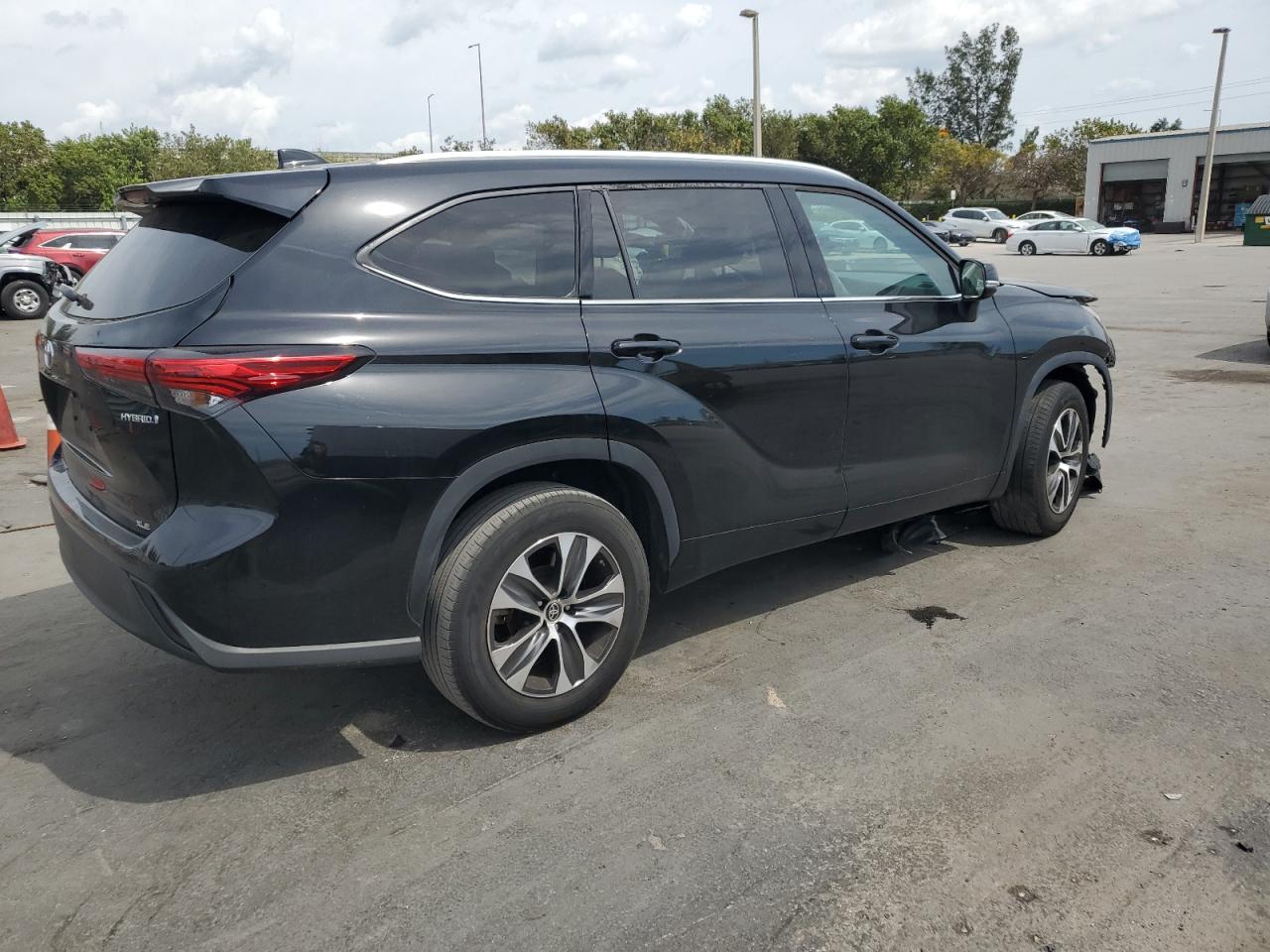 2022 Toyota Highlander - Image 3