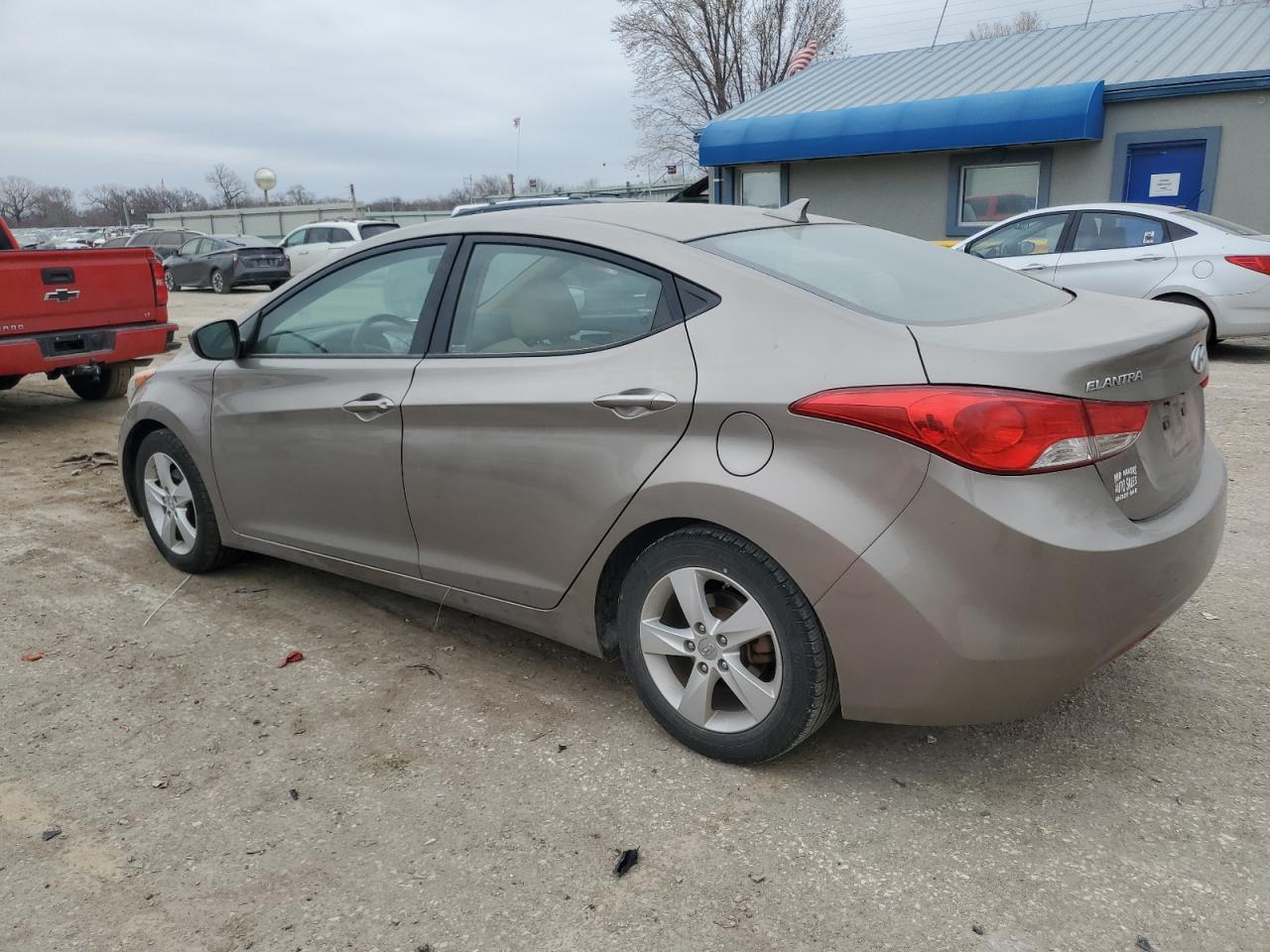 2013 Hyundai Elantra - Image 2