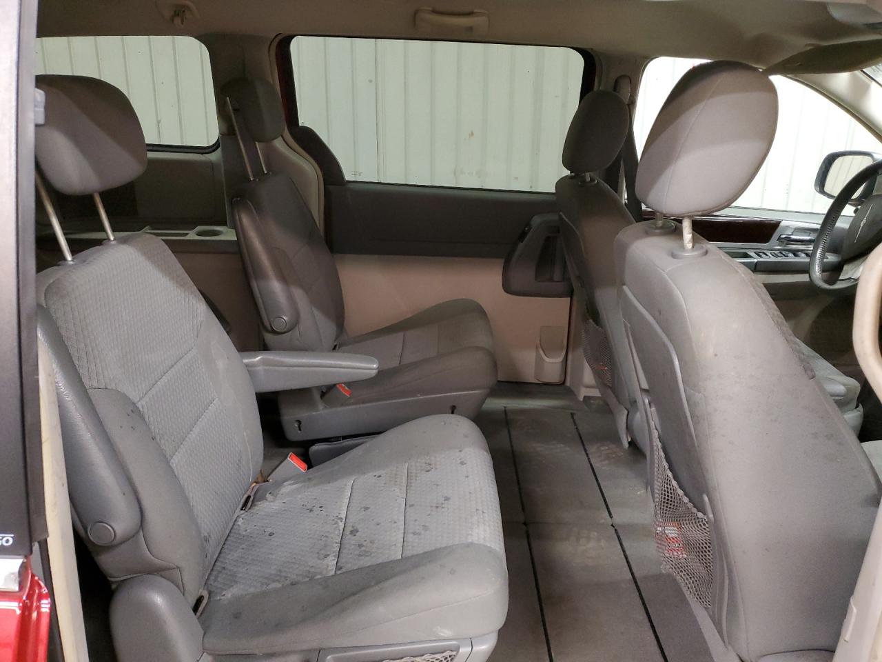 2010 Chrysler Town & Country - Image 11