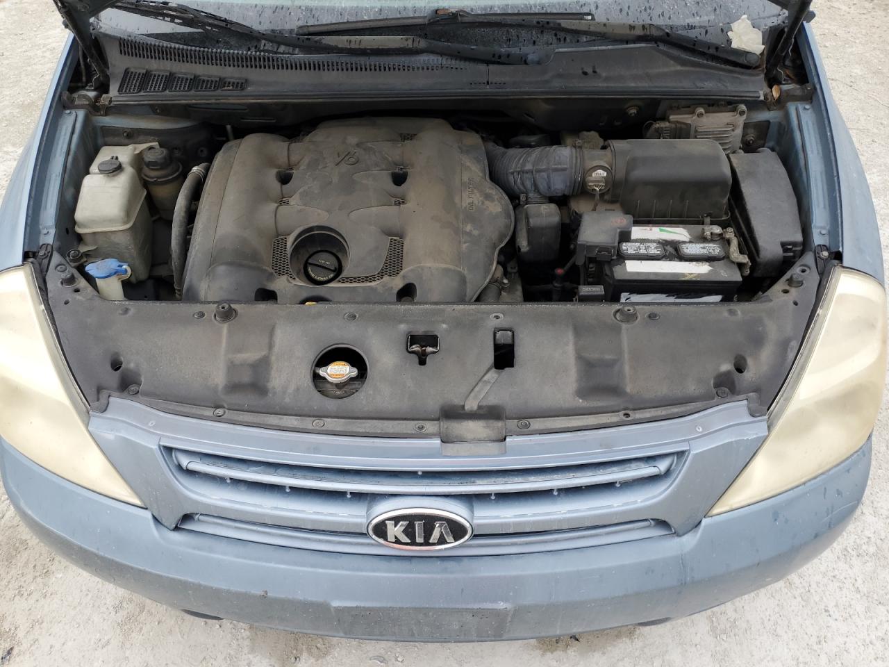 2010 Kia Sedona - Image 13