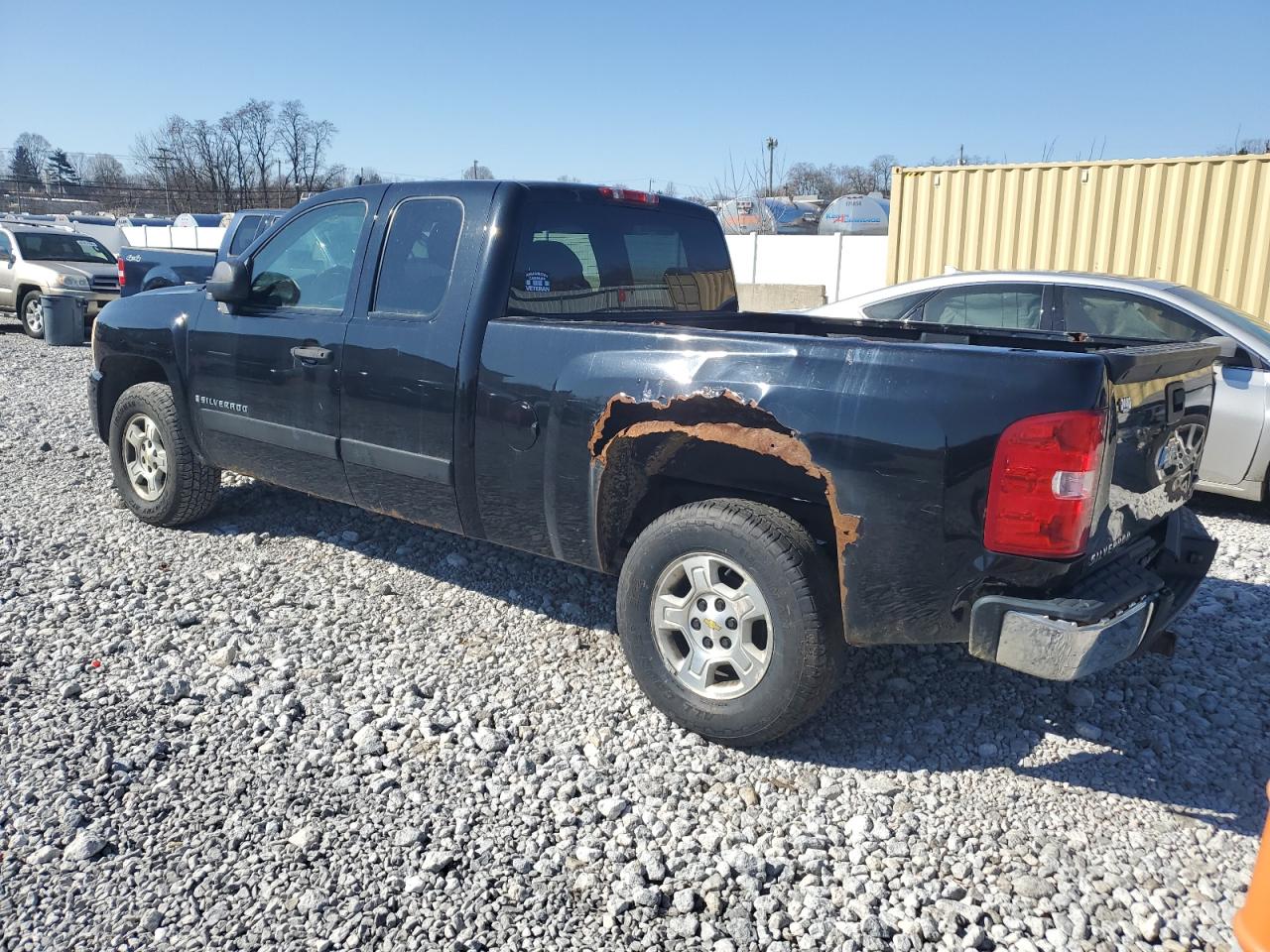 2007 Chevrolet Silverado - Image 2