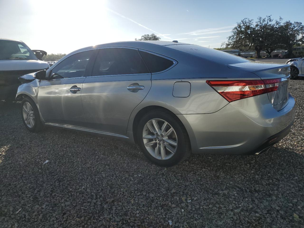 2015 Toyota Avalon - Image 2