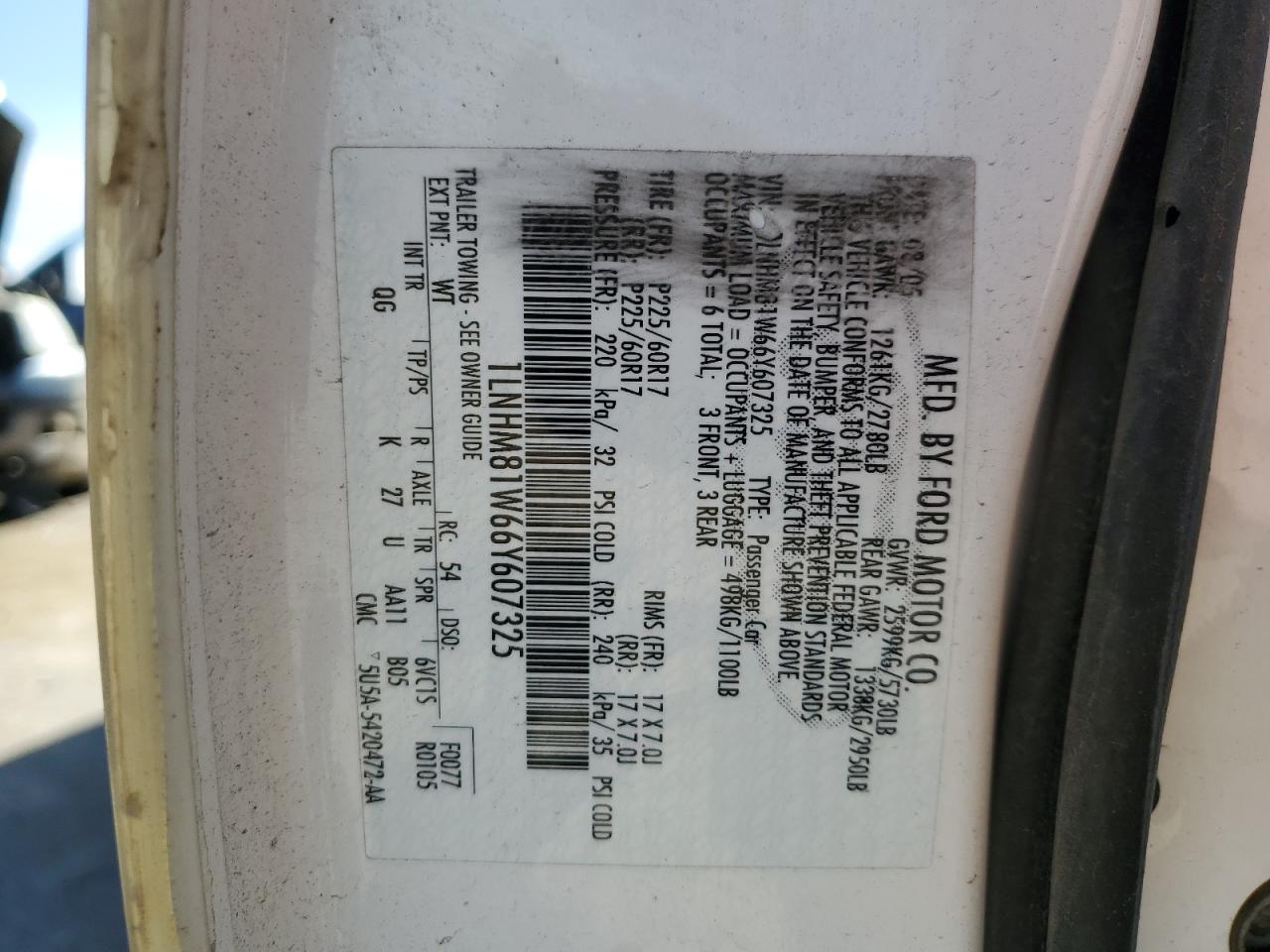 2006 Lincoln Town Car - Image 12