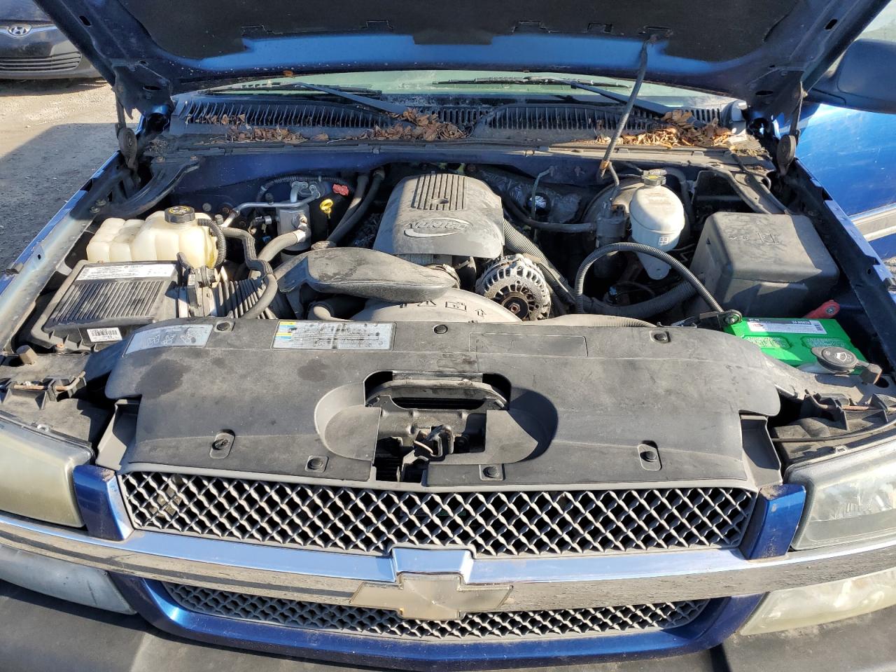 2004 Chevrolet Silverado - Image 11