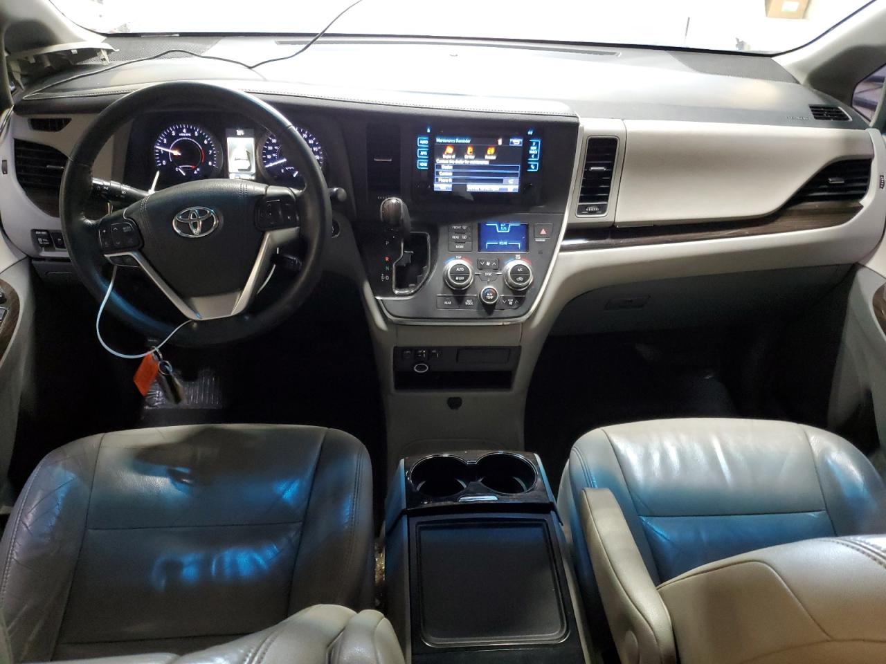 2015 Toyota Sienna - Image 8