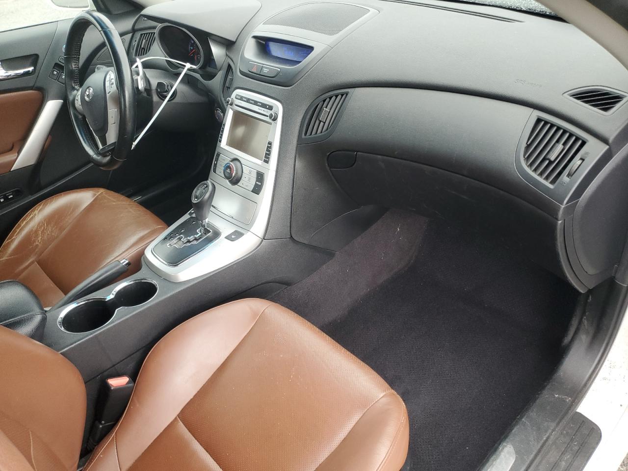 2010 Hyundai Genesis - Image 8