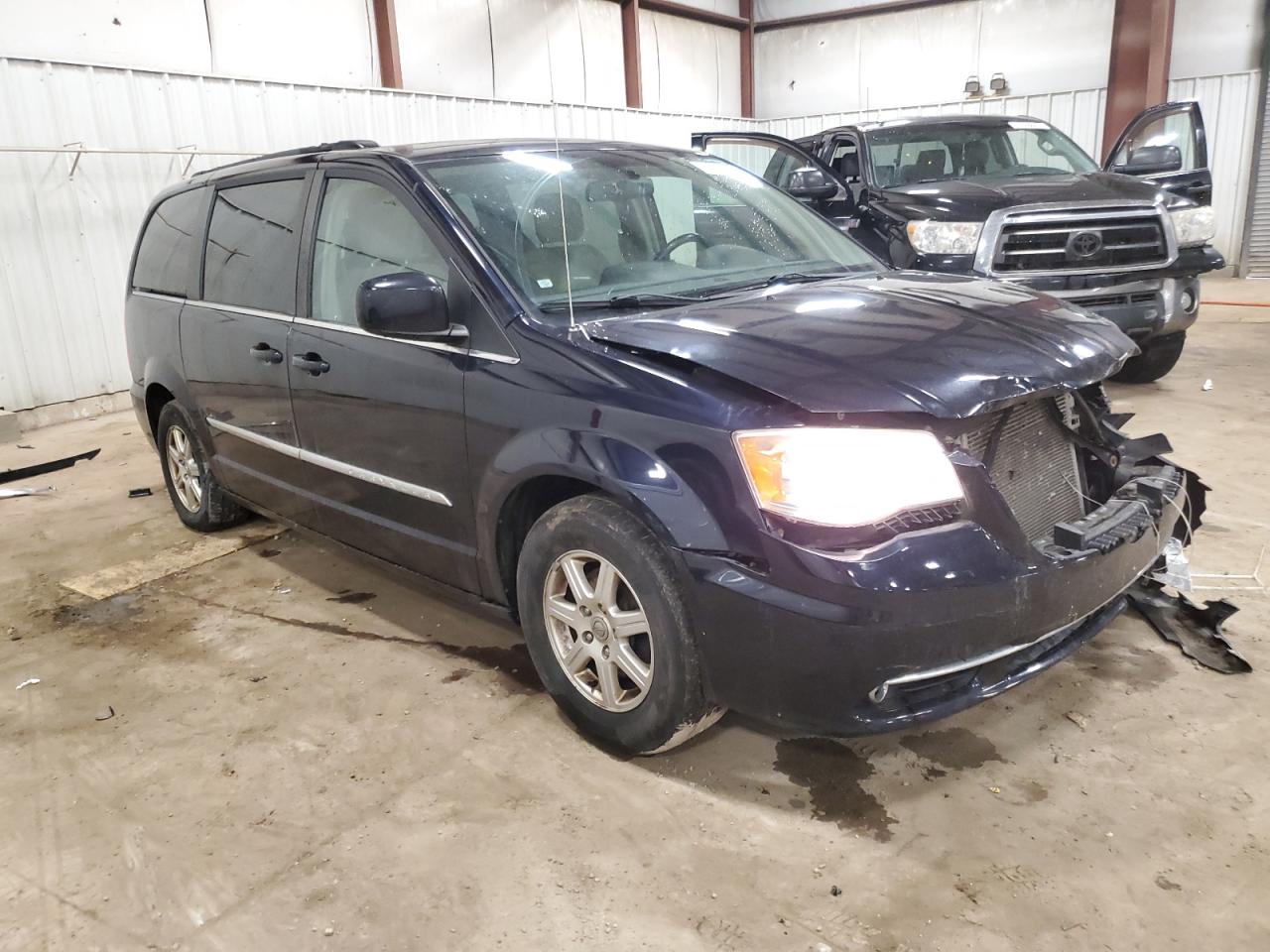 2011 Chrysler Town & Country - Image 4