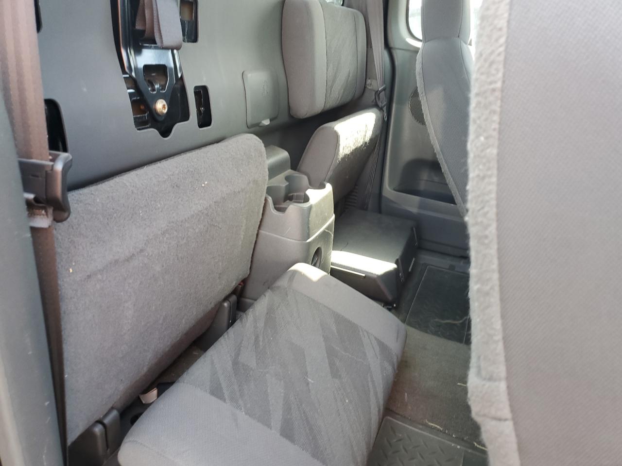 2004 Chevrolet Colorado - Image 11