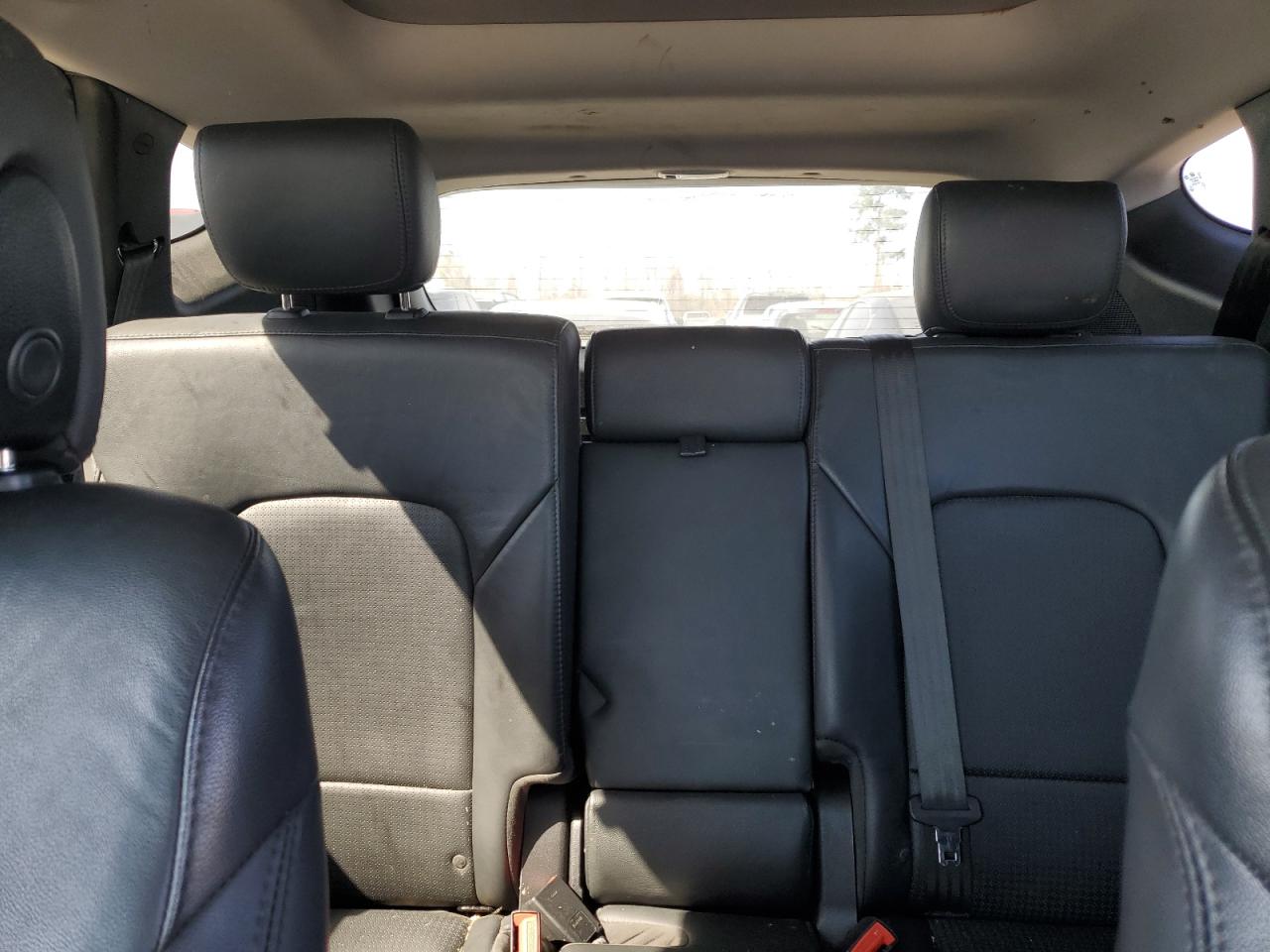 2015 Hyundai Santa Fe - Image 10