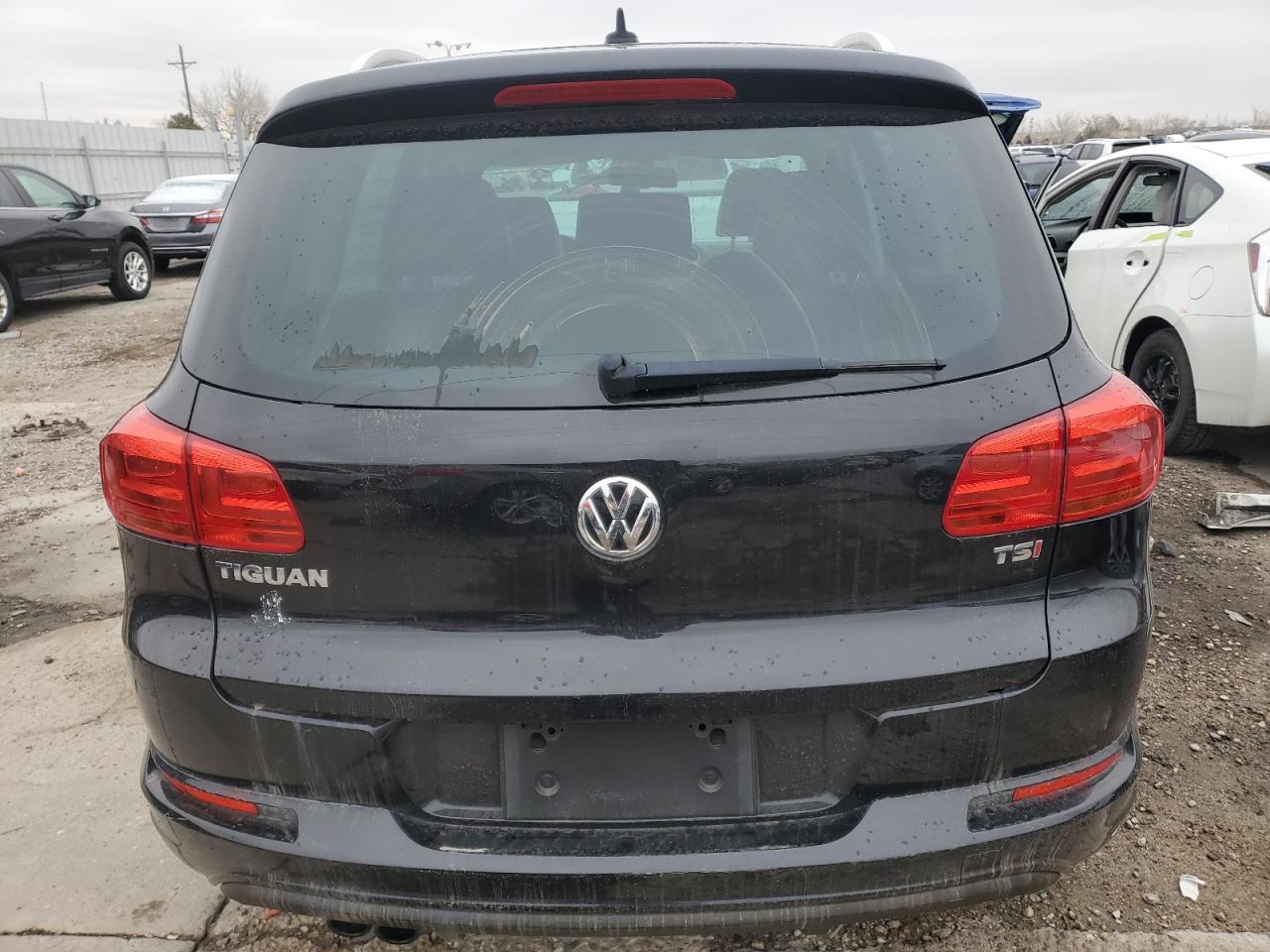2017 Volkswagen Tiguan - Image 6