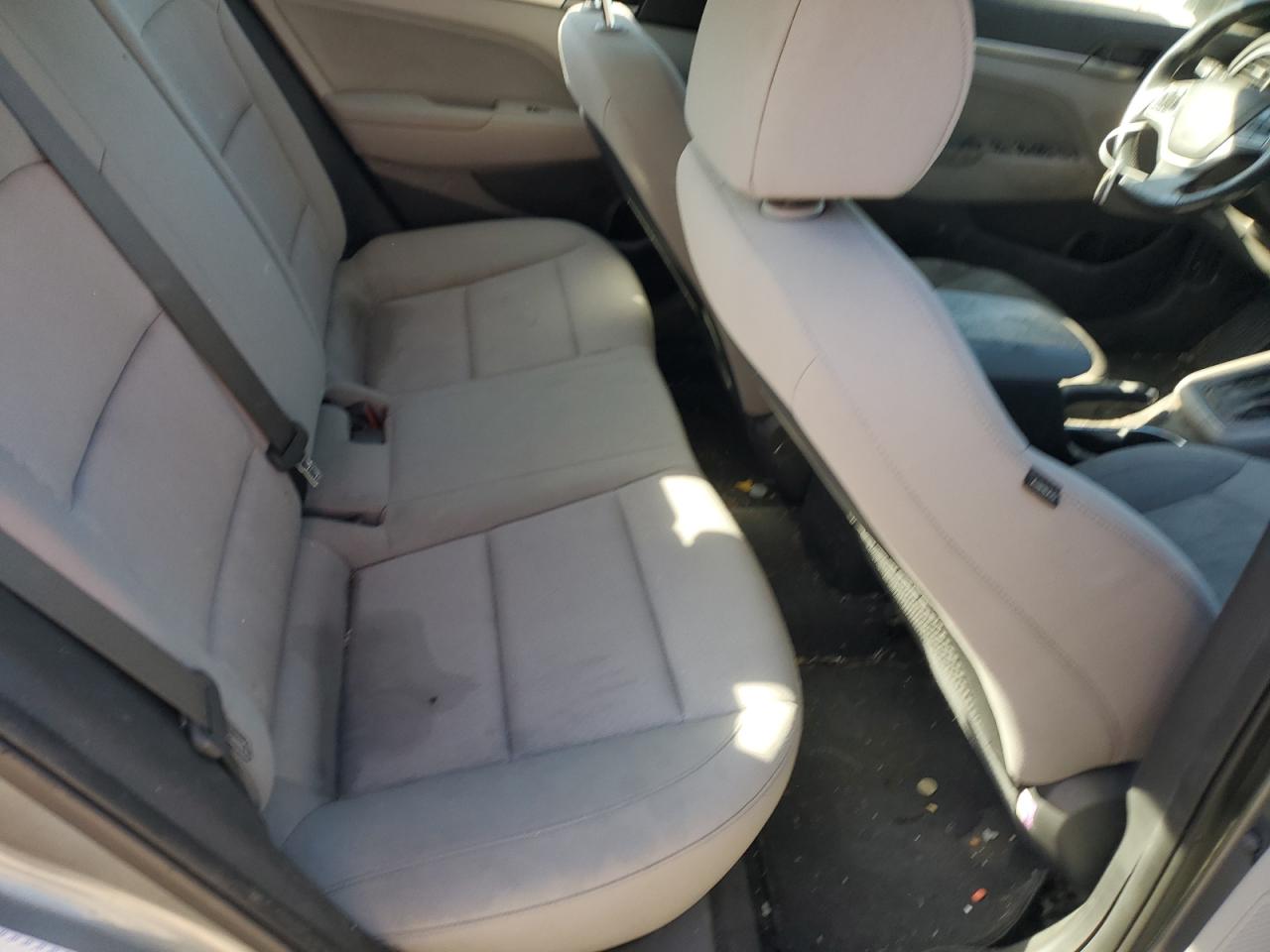 2018 Hyundai Elantra - Image 10