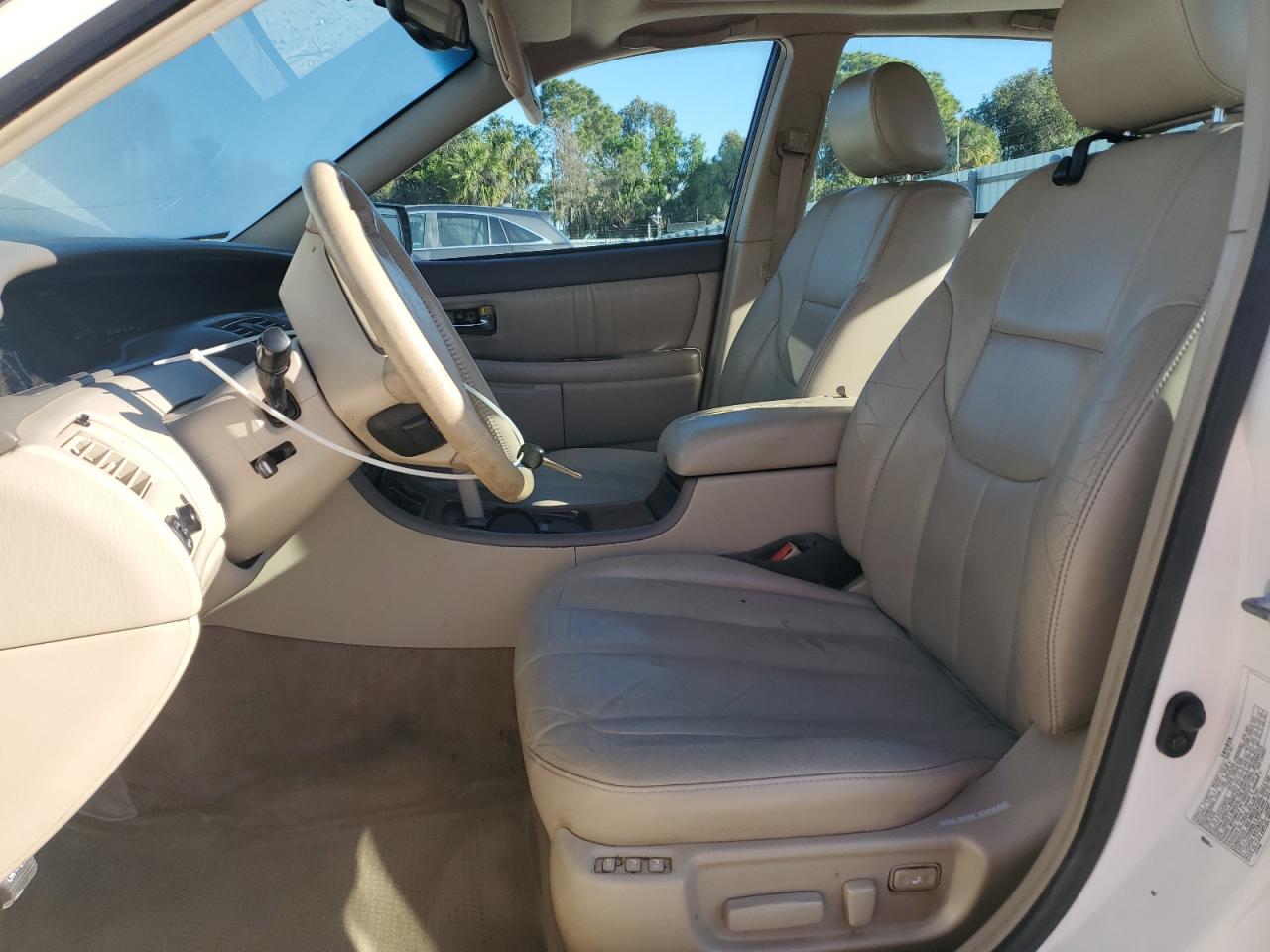 2000 Toyota Avalon - Image 7