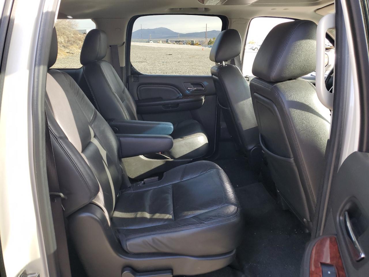 2012 Cadillac Escalade - Image 11