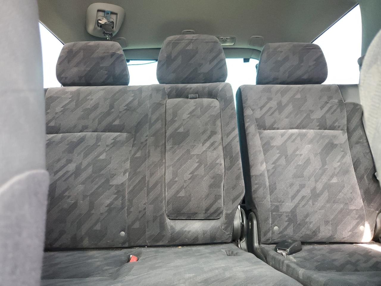 2004 Honda CR-V - Image 10
